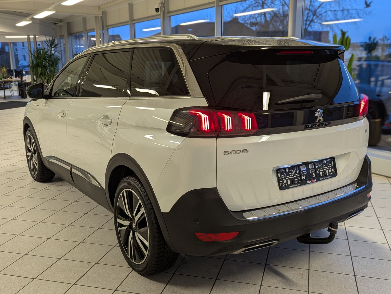 PEUGEOT 5008 GT Allure Pack Kamera LED Pano 7-Sitze AHK - Image 5