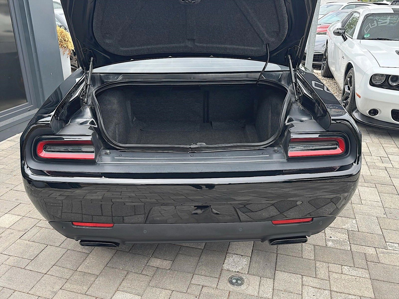 Fahrzeugabbildung Dodge Challenger 6.2 V8 SRT HELLCAT BLACK EDITION H&K