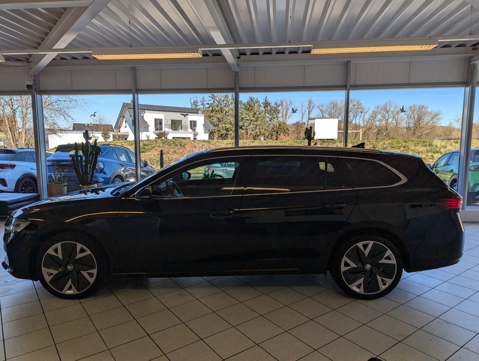 Fahrzeugabbildung SKODA Superb 2.0TDI DSG 4x4 Pano Matrix ACC AHK 5J Gar