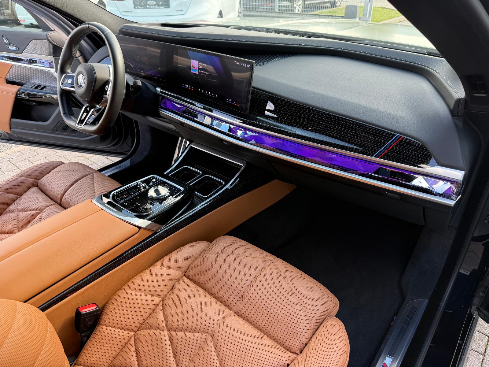 BMW 740d xDrive M Sport Crafted Clarity Sky Lounge