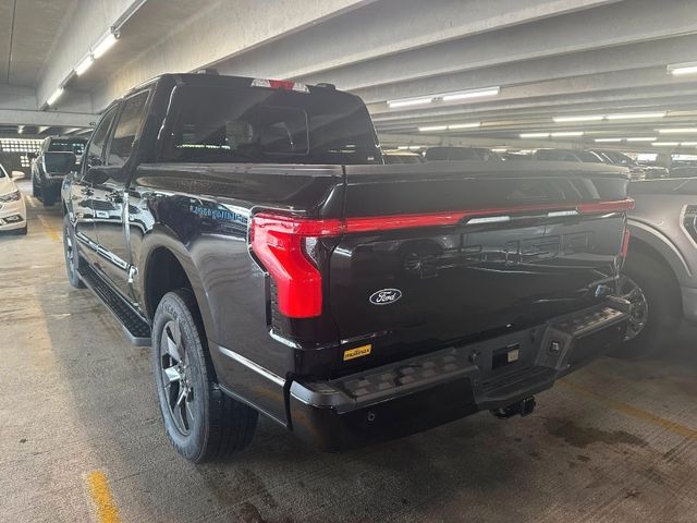 Ford F150 Lightning Lariat grosse Batterie im Vorlauf