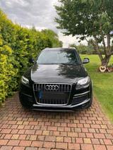 Audi Q7. 4,2. S line  V 8  mit neuen TÜV - Audi Q7 aus 2011: Line