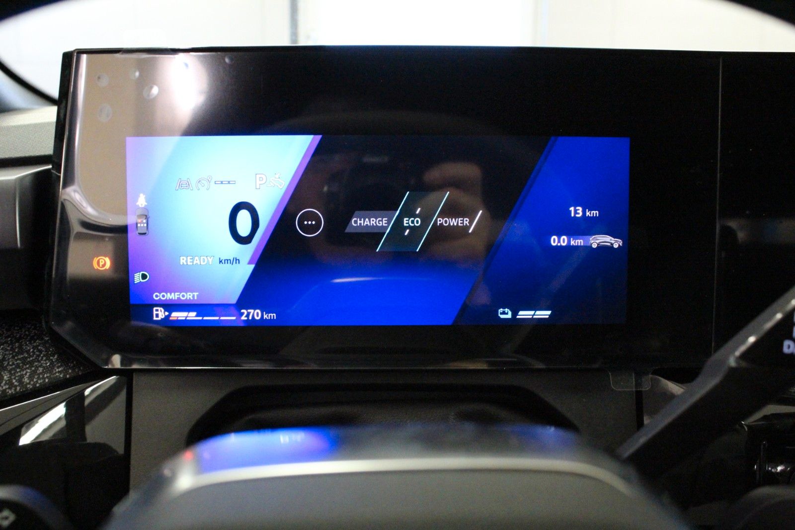 Fahrzeugabbildung Renault Clio VI E-Tech 160 Full Hybrid Techno