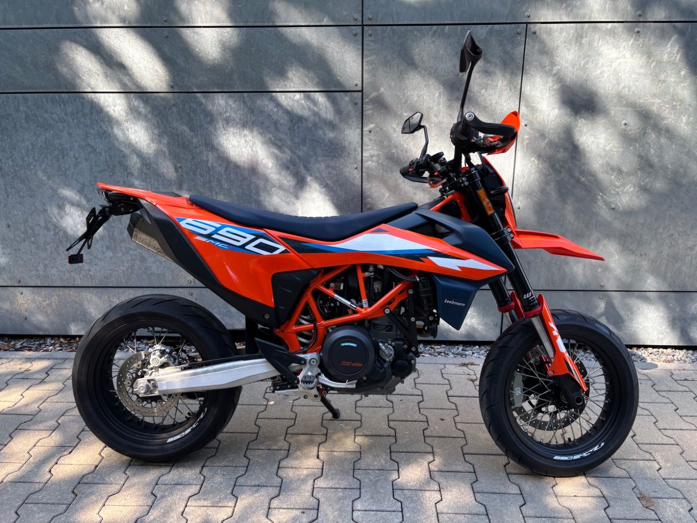 Fahrzeugabbildung KTM 690 SMC-R kurzer Kennzeichenhalter Remus