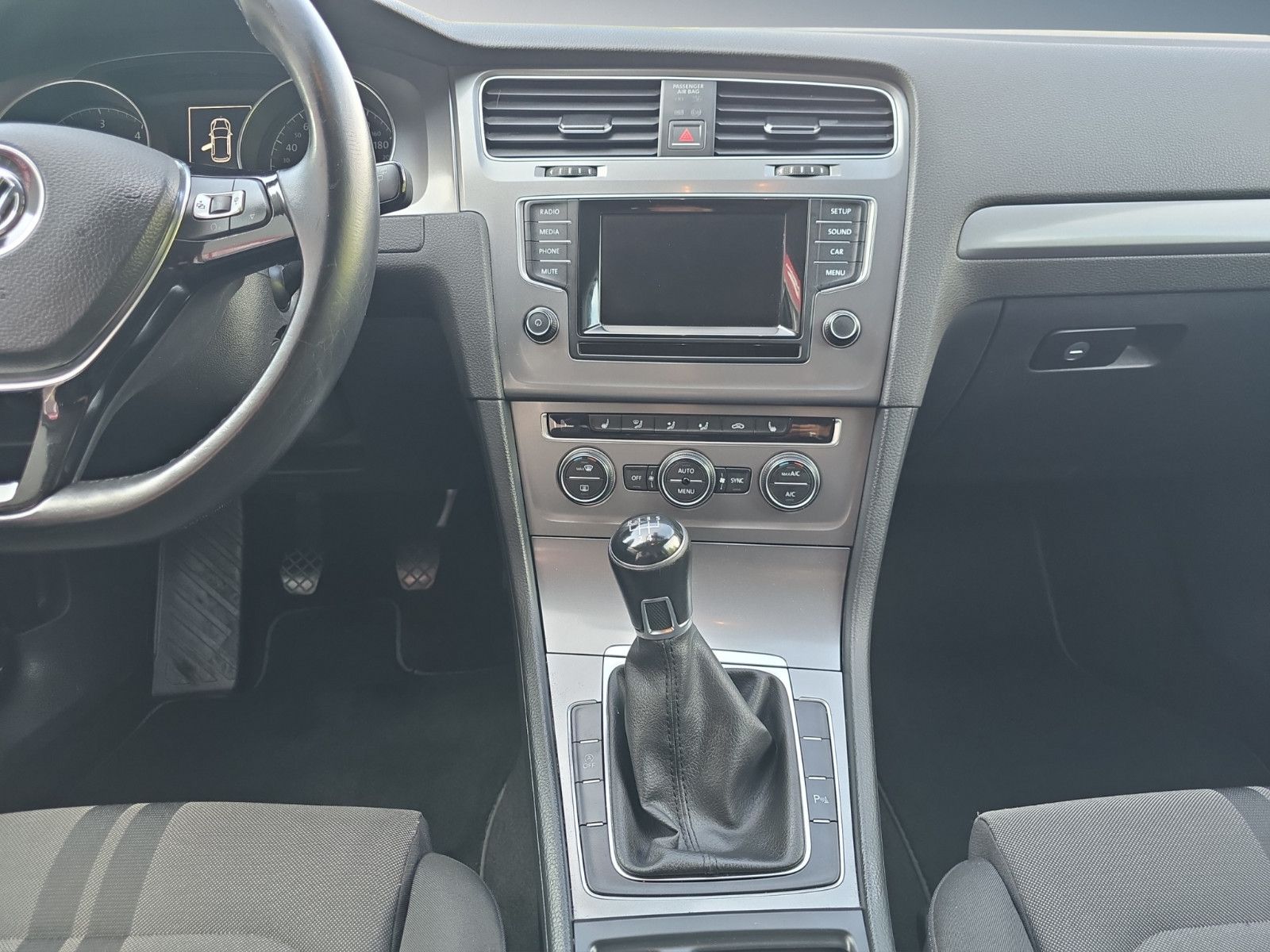 Fahrzeugabbildung Volkswagen Golf VII Trendline BMT/AHK/PDC/KLiMA/SZH