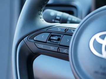 Bild 10 Toyota Yaris Hybrid Style,PDC v+h,Kamera, LED