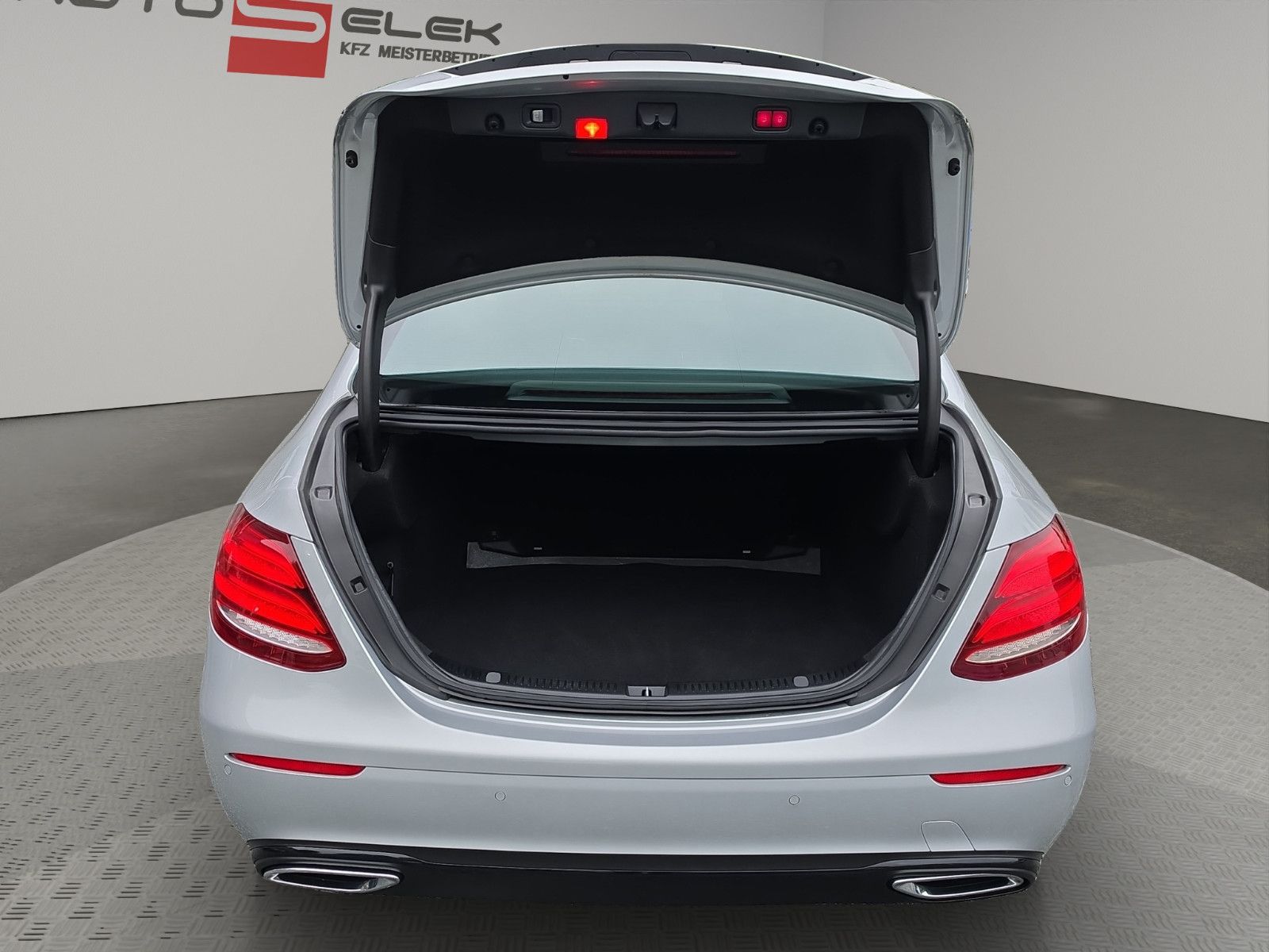 Fahrzeugabbildung Mercedes-Benz E 350 E Limousine Avantgarde Aus 1.Hand