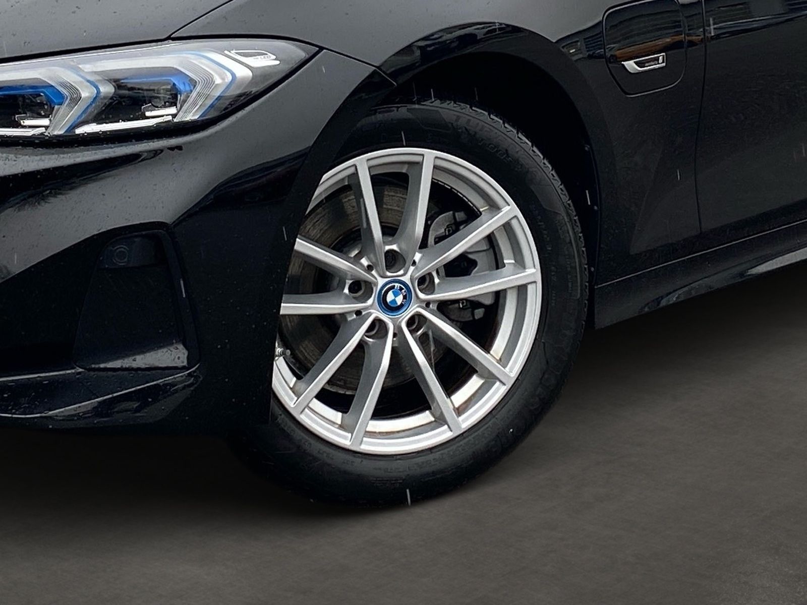 BMW 330e Touring, ab 299,- € mtl. Rate foto 6