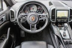 PORSCHE Cayenne S Diesel/ LUFTFAHR. PASM / PDLS+/ BOSE PORSCHE Cayenne S Diesel/ LUFTFAHR. PASM / PDLS+/ BOSE
