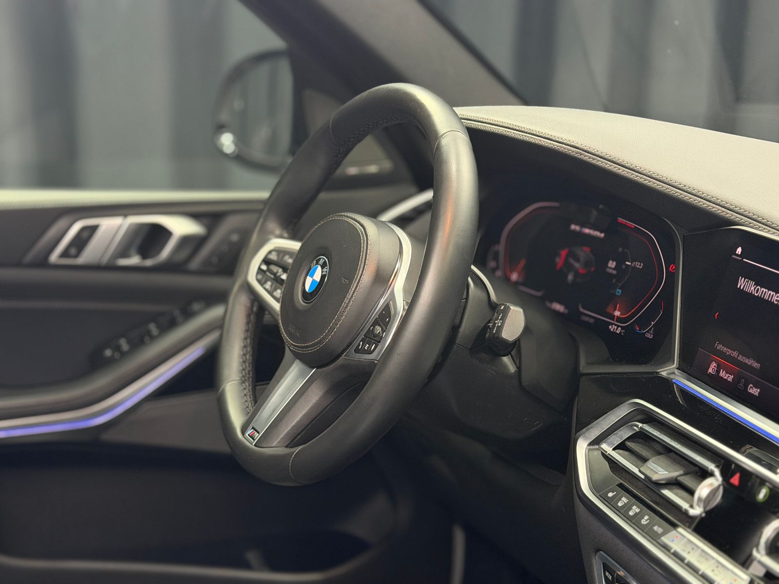 Fahrzeugabbildung BMW X5 M50d|LASER|H&K|360°|PANO|GESTIK|AHK|HuD