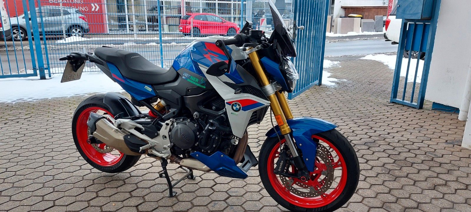 Fahrzeugabbildung BMW F 900 R Style Sport  Puig Edition   Vollausst.
