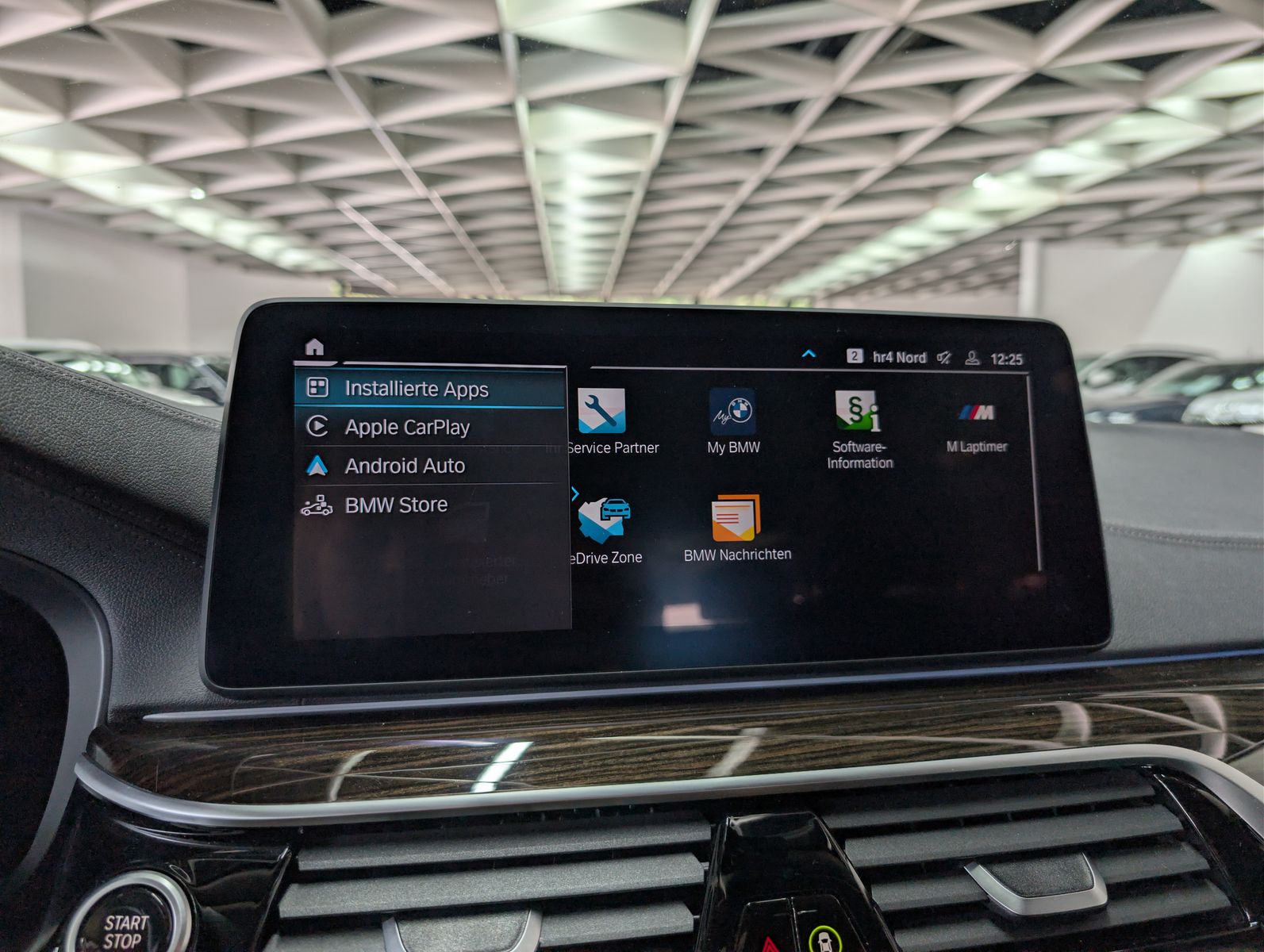 Fahrzeugabbildung BMW 530 e Luxury Line HEV AHK LED LEDER SHZ SoH 97%