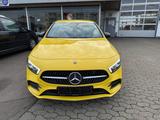 Mercedes-Benz A 180  AMG-Paket - Mercedes-Benz mit Benzin-Antrieb: Limousine, 180 AMG Paket