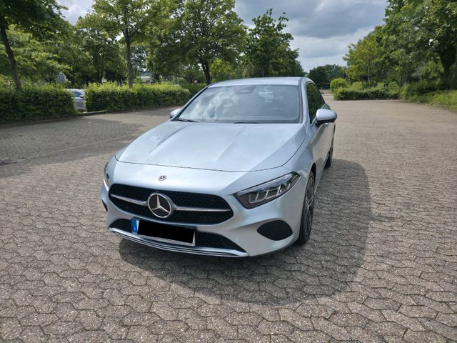 MERCEDES-BENZ A 200 d 8G-DCT | 360° | Standhzg. | Garantie