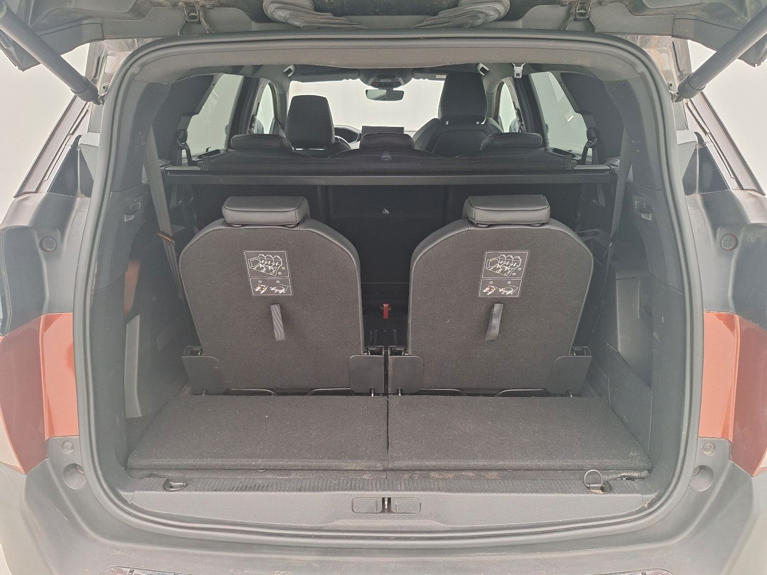 Fahrzeugabbildung Peugeot 5008 GT -PACK 1.5D LED/NAVI/SHZ/ALCANTARA/AHK