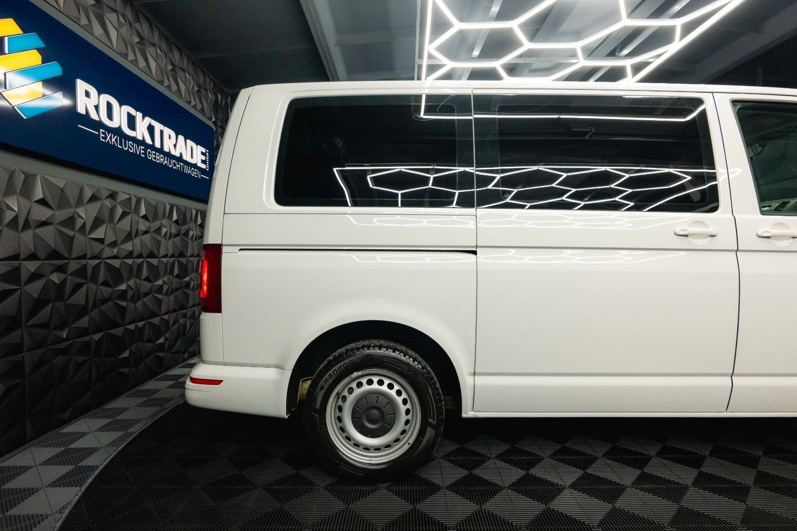 Fahrzeugabbildung Volkswagen T6 Transporter Kombi 8 Sitze *Klima*TÜV Neu*