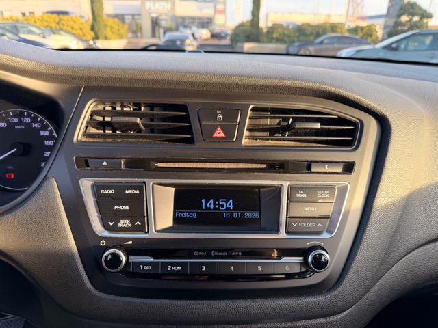 Hyundai i20 1.2 blue YES!