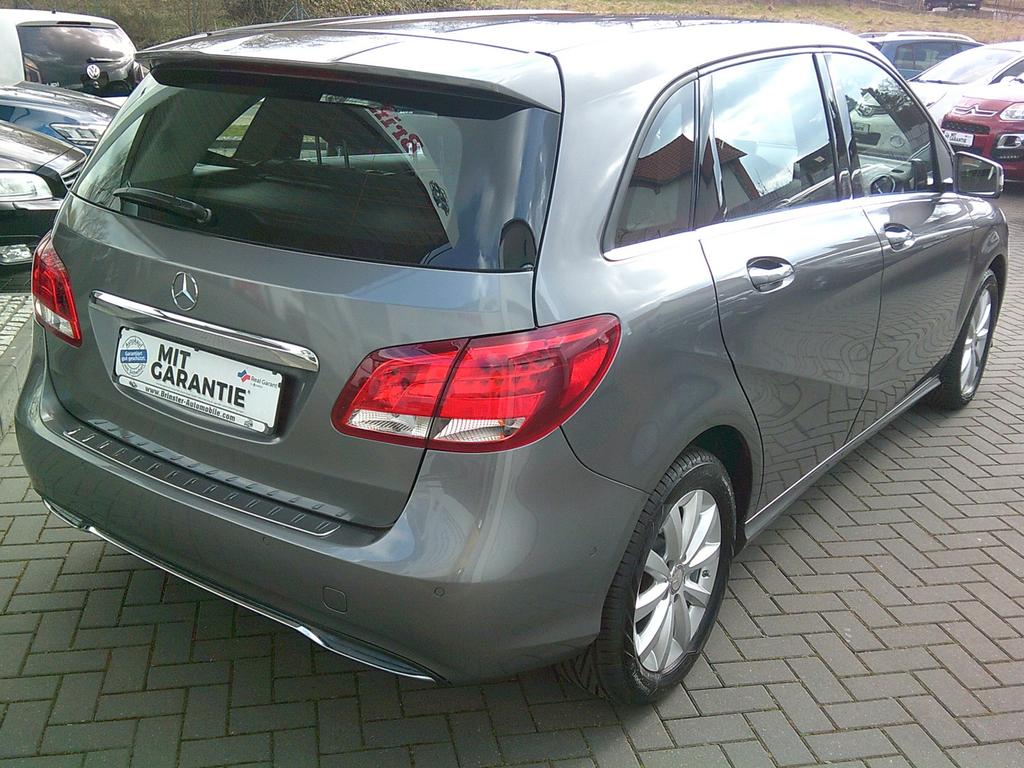 Mercedes-Benz B 180