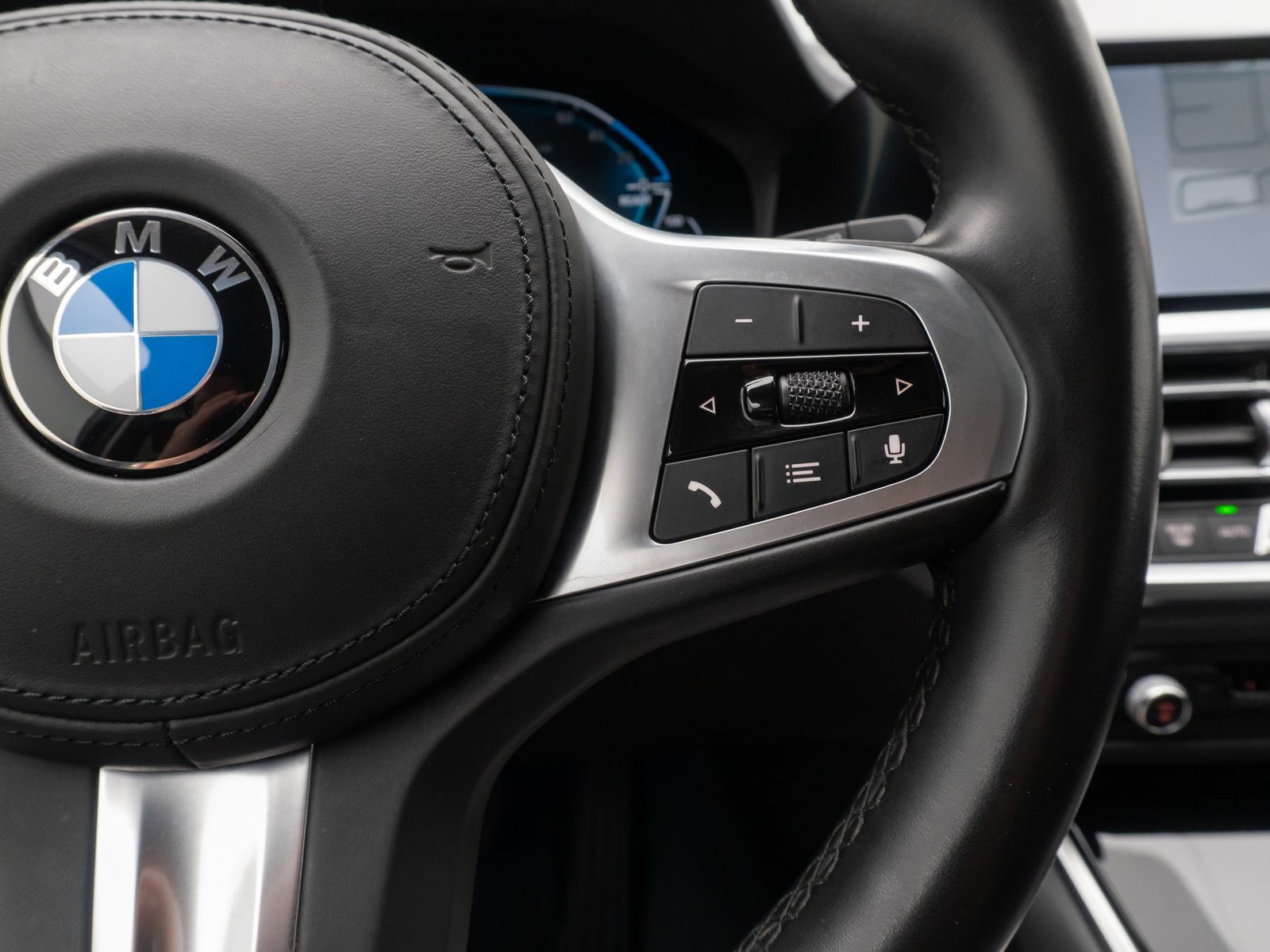 Fahrzeugabbildung BMW 330e Sport Line Laser HUD DAB PDC Komfort Alarm
