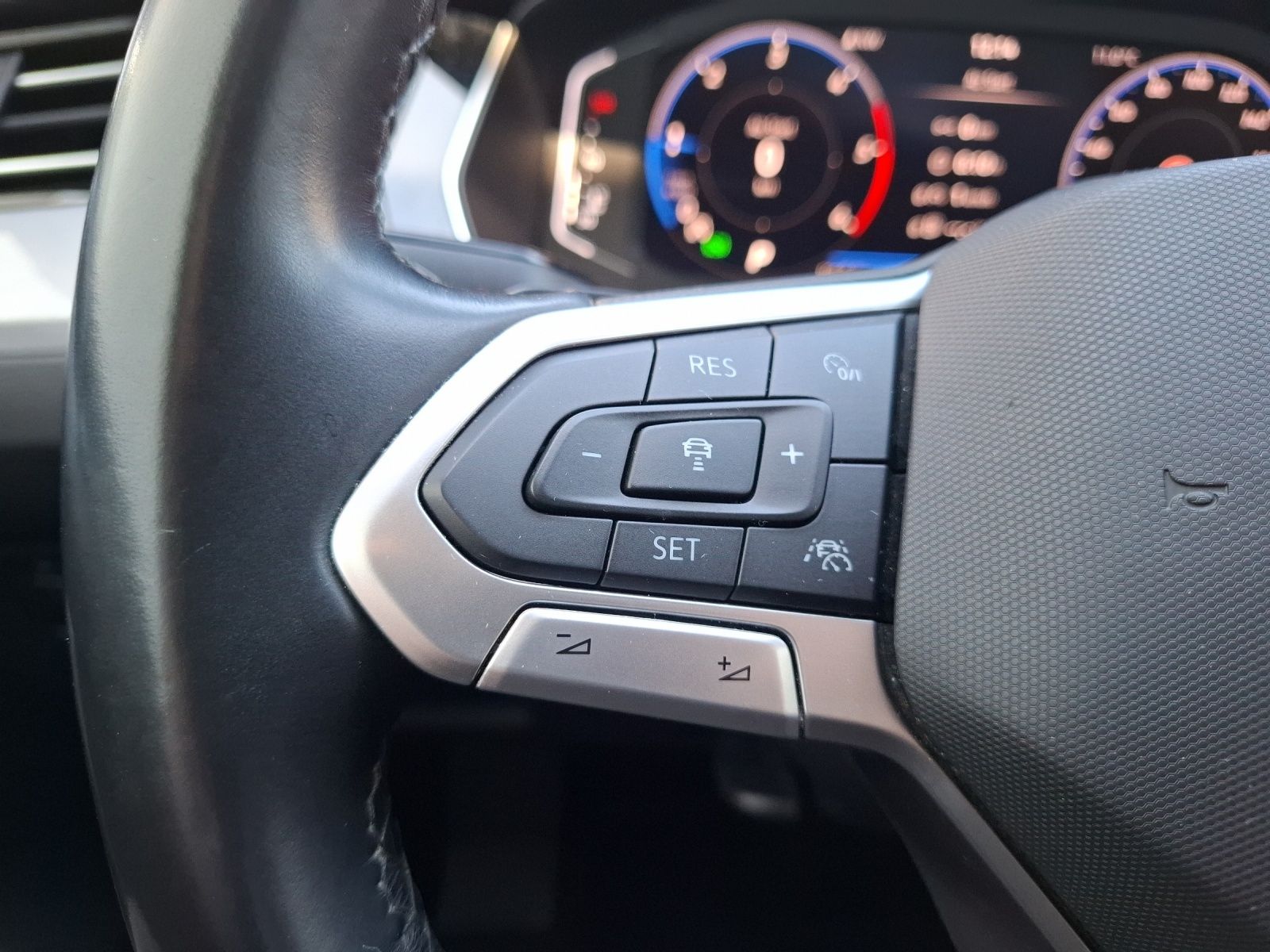 Fahrzeugabbildung Volkswagen Passat Variant TDI Business DSG Matrix AHK Navi