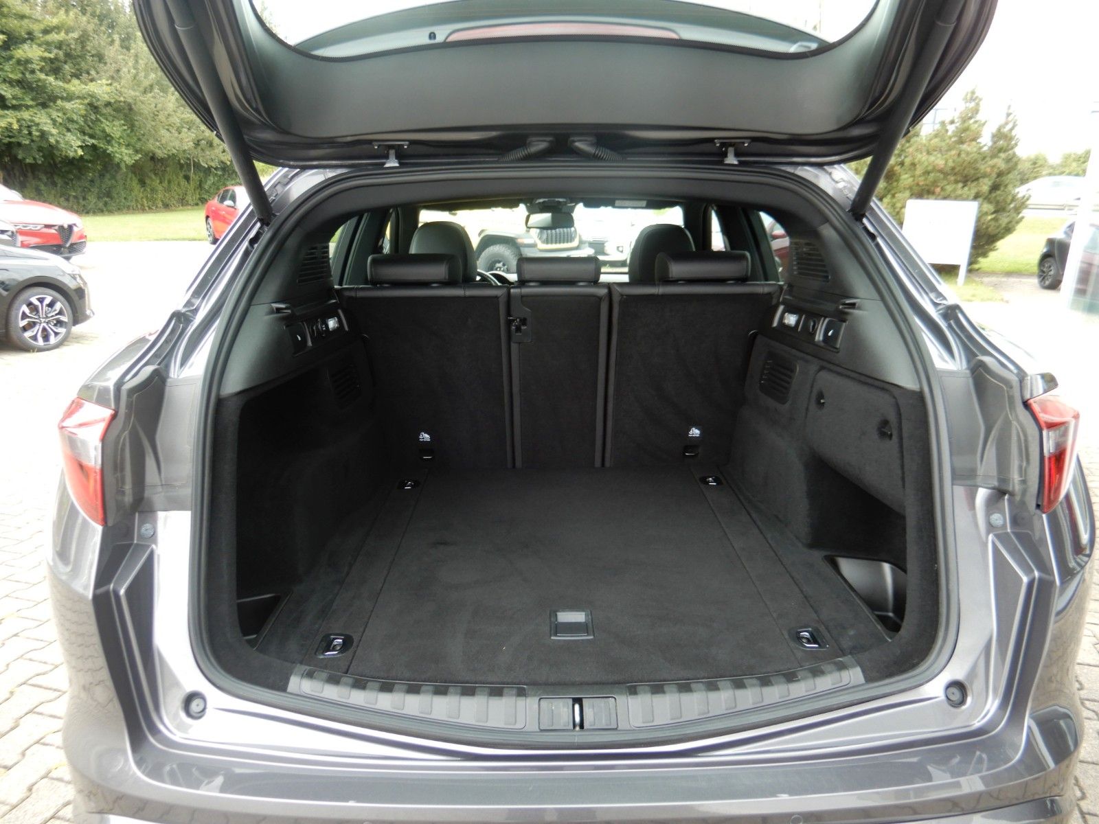 Fahrzeugabbildung Alfa Romeo Stelvio 280 PS Veloce Q4 Pano Navi Leder 20 Zoll