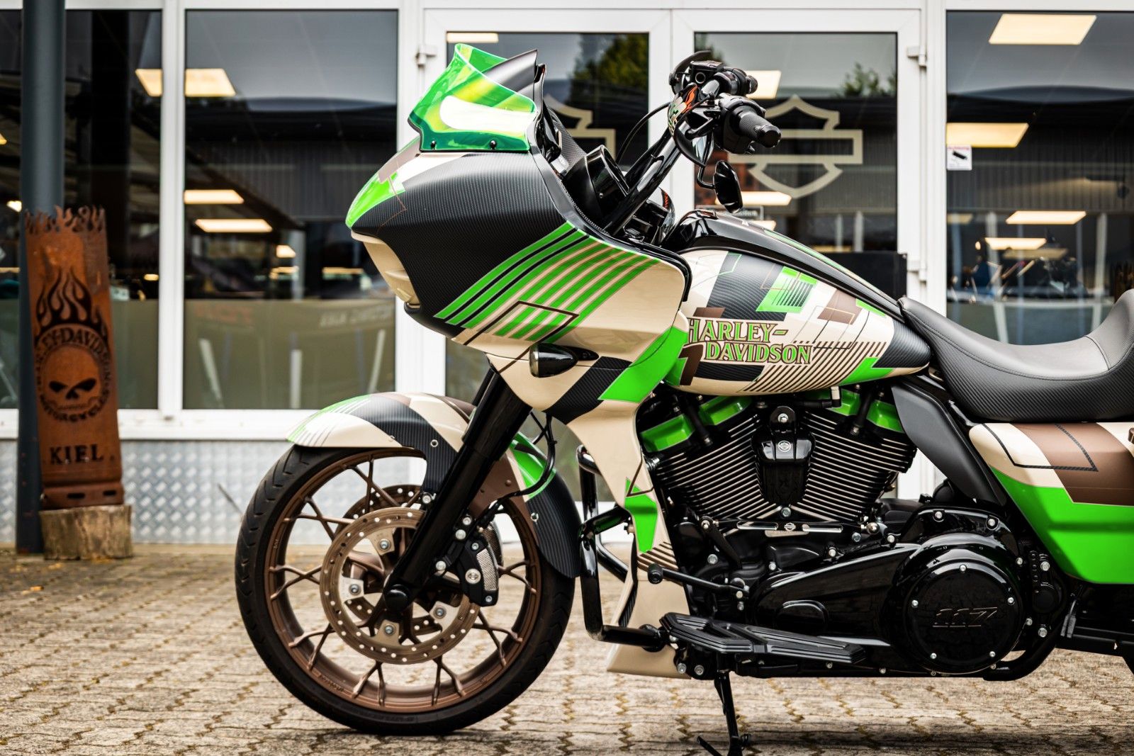 Fahrzeugabbildung Harley-Davidson FLTRXST Road Glide ST - Clubstyle - Kesstech -