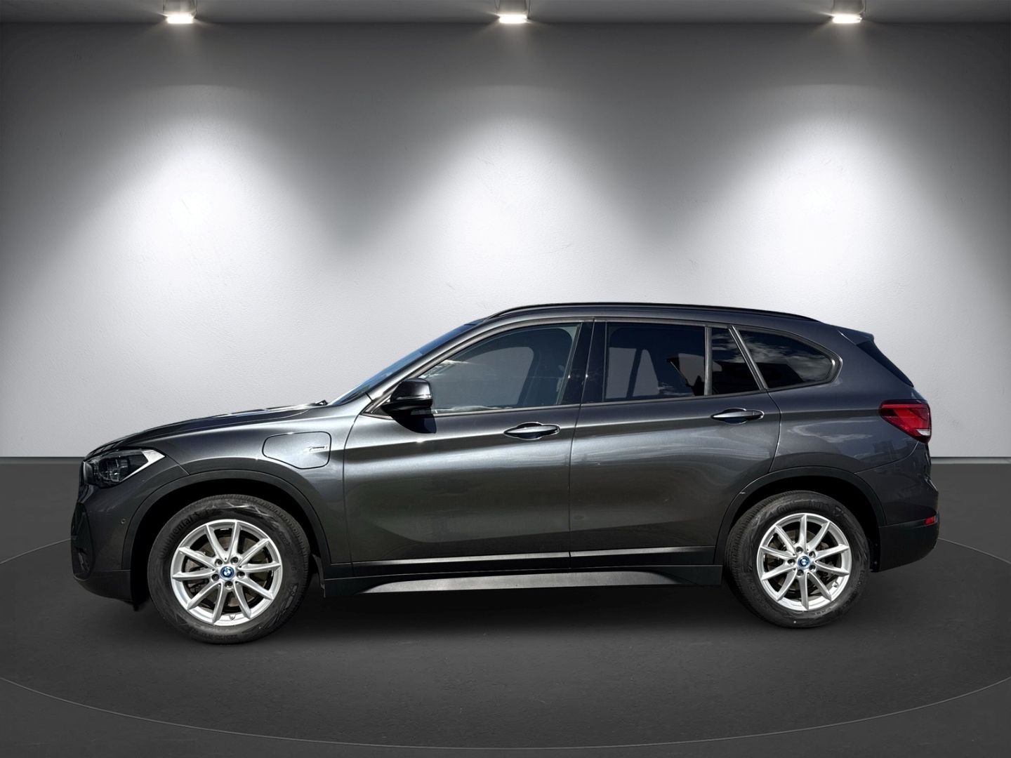 BMW X1 xDrive 25e Advantage Sonnenschutzverglasung B imagem 3