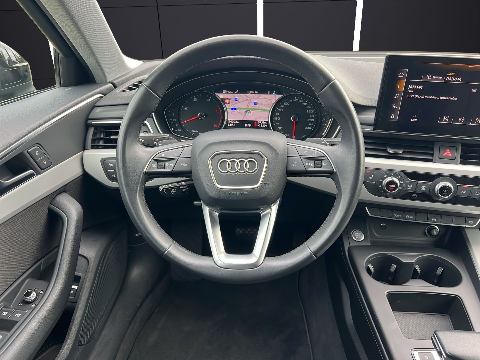 Fahrzeugabbildung Audi A4 Avant 35 TDI S-tronic AHK Navi ACC PDC SH