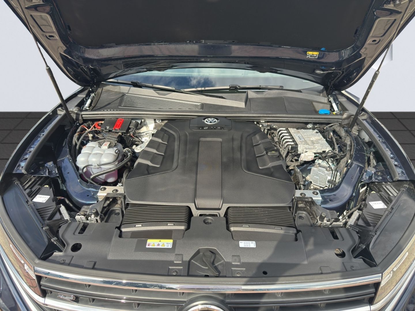 Touareg 3.0l TDI V6 4Motion DSG  R-Line LED Pano