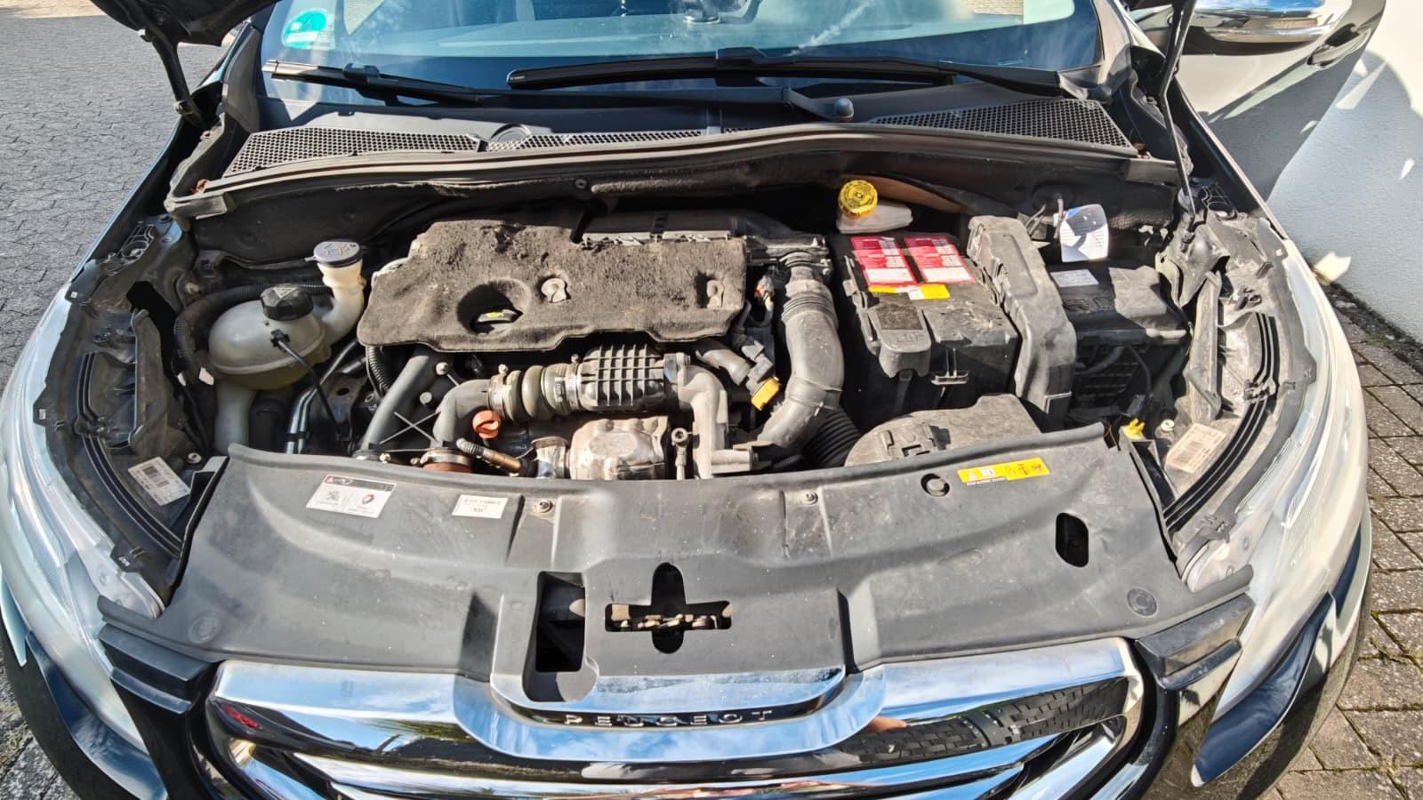 Peugeot 2008 Allure e-HDi FAP 92 EGS6 STOP & START A...