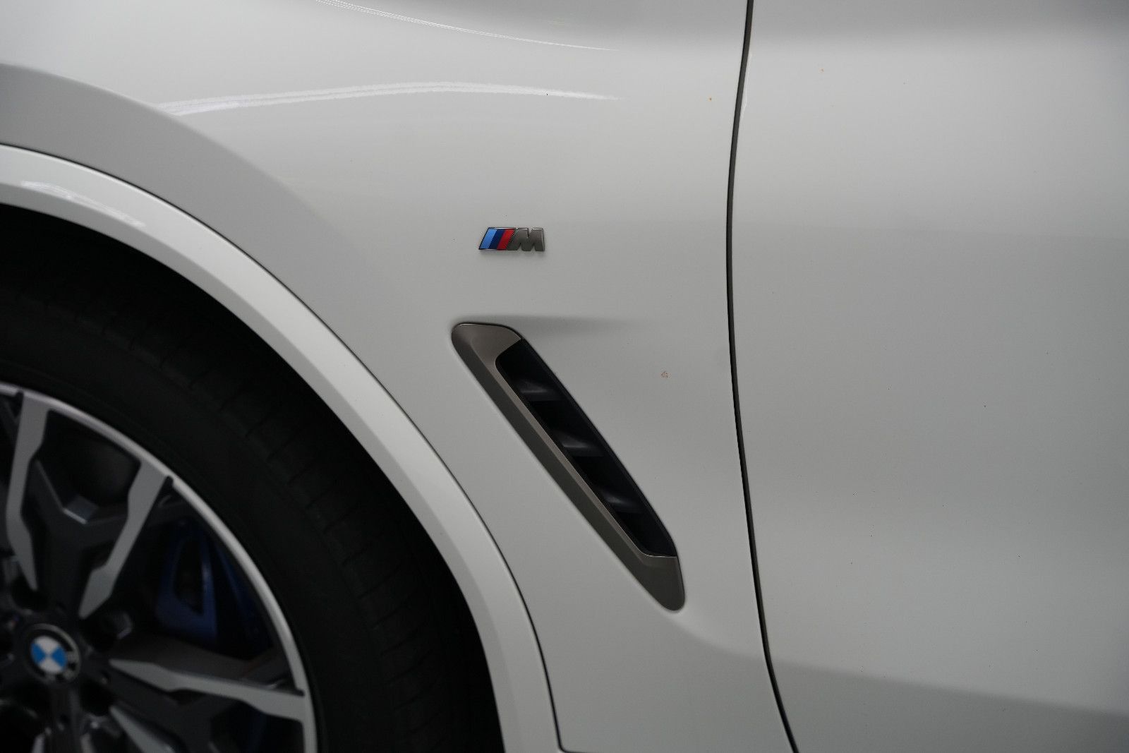 Fahrzeugabbildung BMW X4 M40 /HUD/LED/AHK/Leder/HUD/Ambiente/360°Cam/