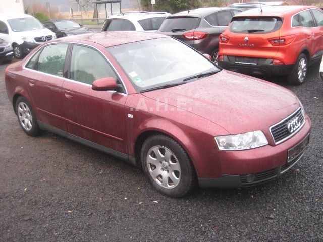 Audi A4 2.0*KLIMAAUT*NAVI*SH*PDC*ALU*AHK*TÜV01/2026*