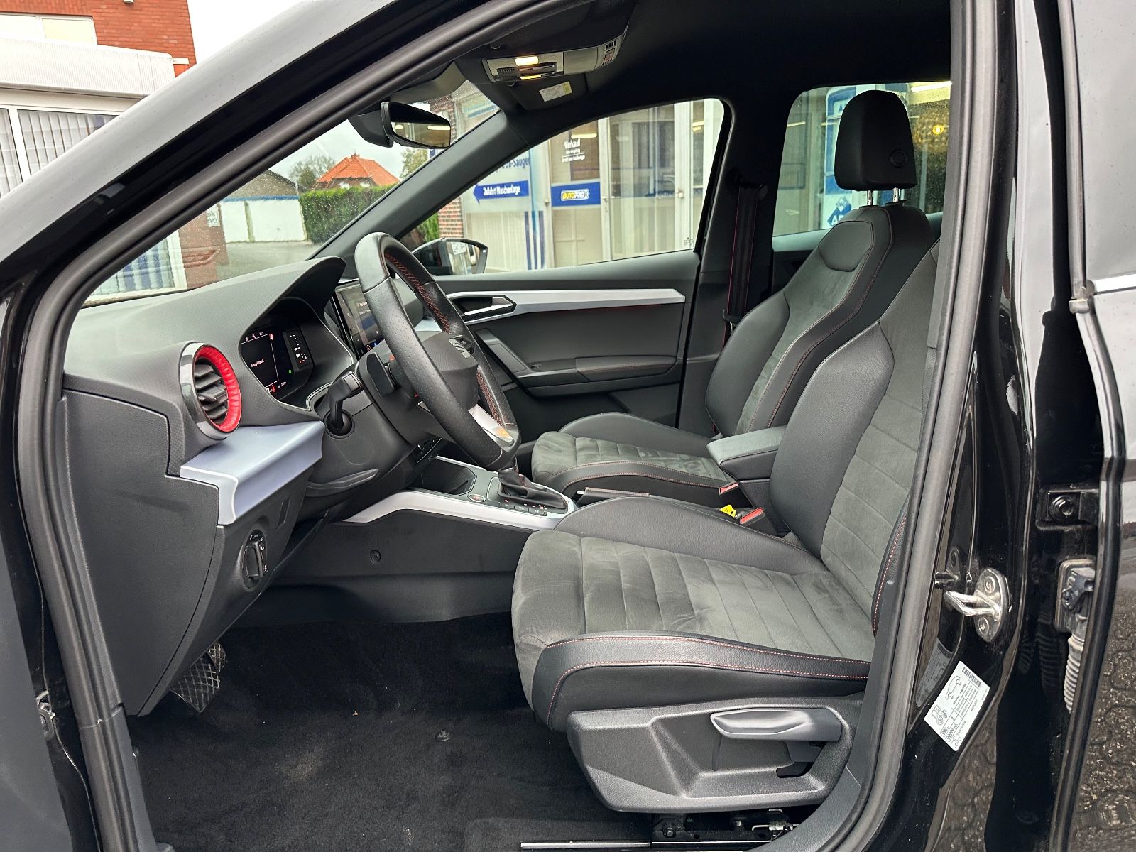 Fahrzeugabbildung SEAT Arona FR 1.5 TSI DSG Navi/LED/ACC/Dinamica