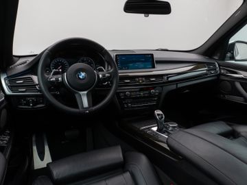 Fahrzeugabbildung BMW X5 xDr 30d M Sport Pano HUD H/K AHK Comfort 20'