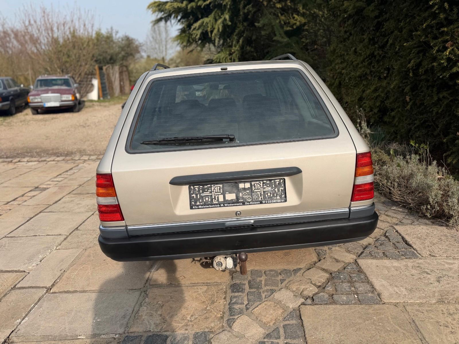 MERCEDES-BENZ 300 TD W124 109 CH BVA - 2ème MAIN - TOIT OUVRANT - 88000 km