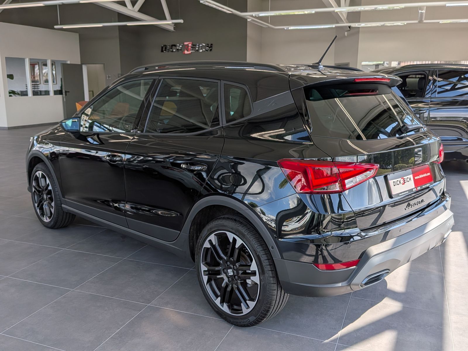 Fahrzeugabbildung SEAT Arona 1.5 TSI FR Black Editio ACC KAMERA LED 18"