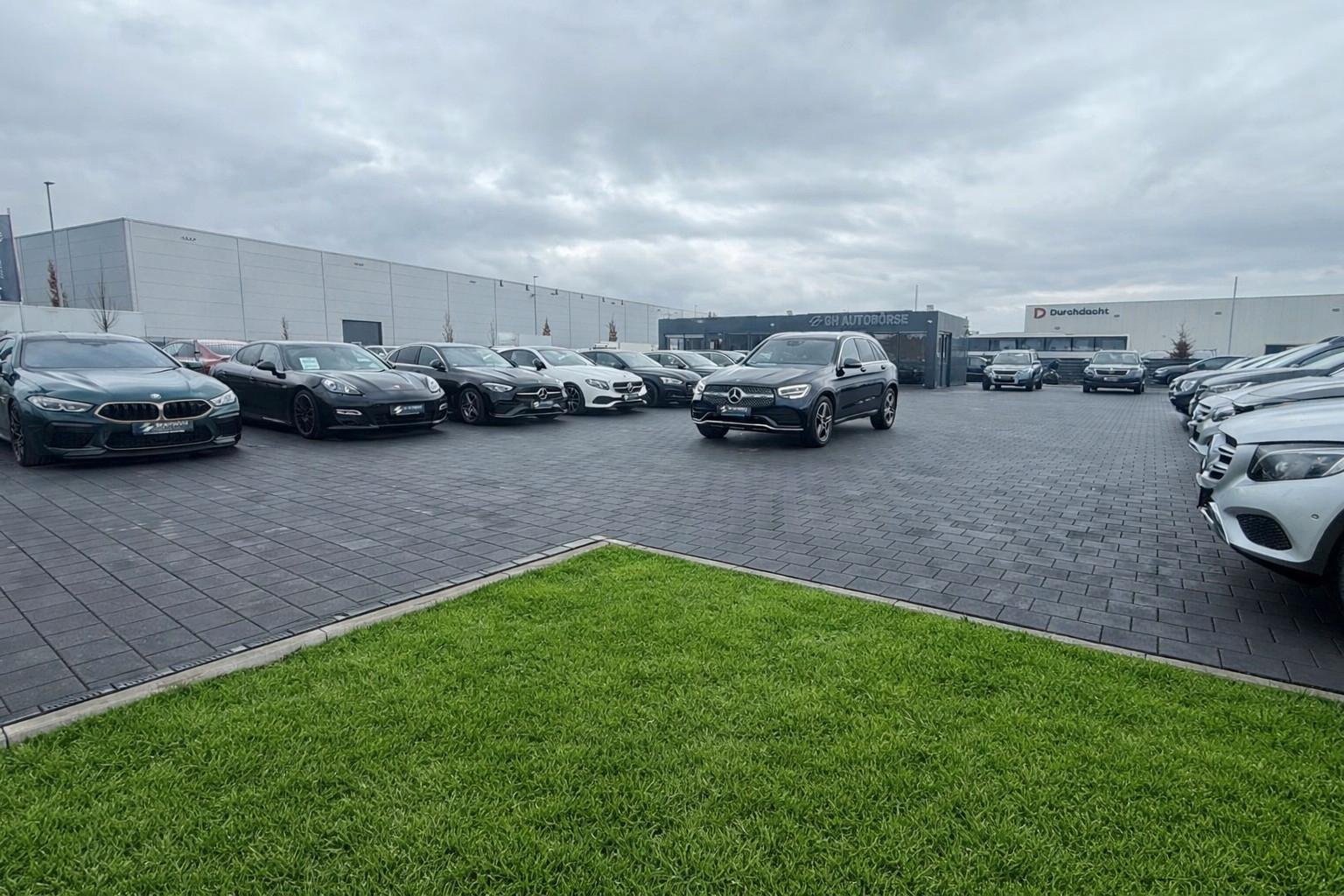 showroom-image-top