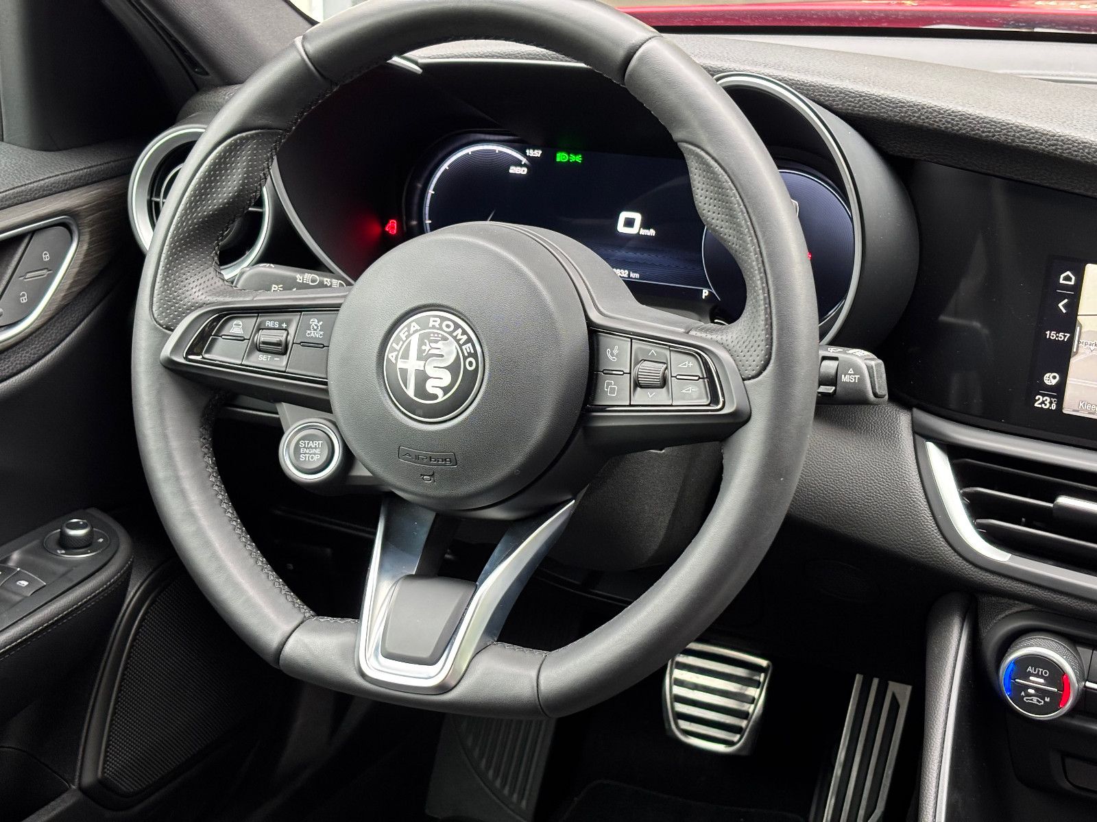 Fahrzeugabbildung Alfa Romeo Giulia Ti Q4/MEMORY/ACC/NAVI/KAMERA/SHZ