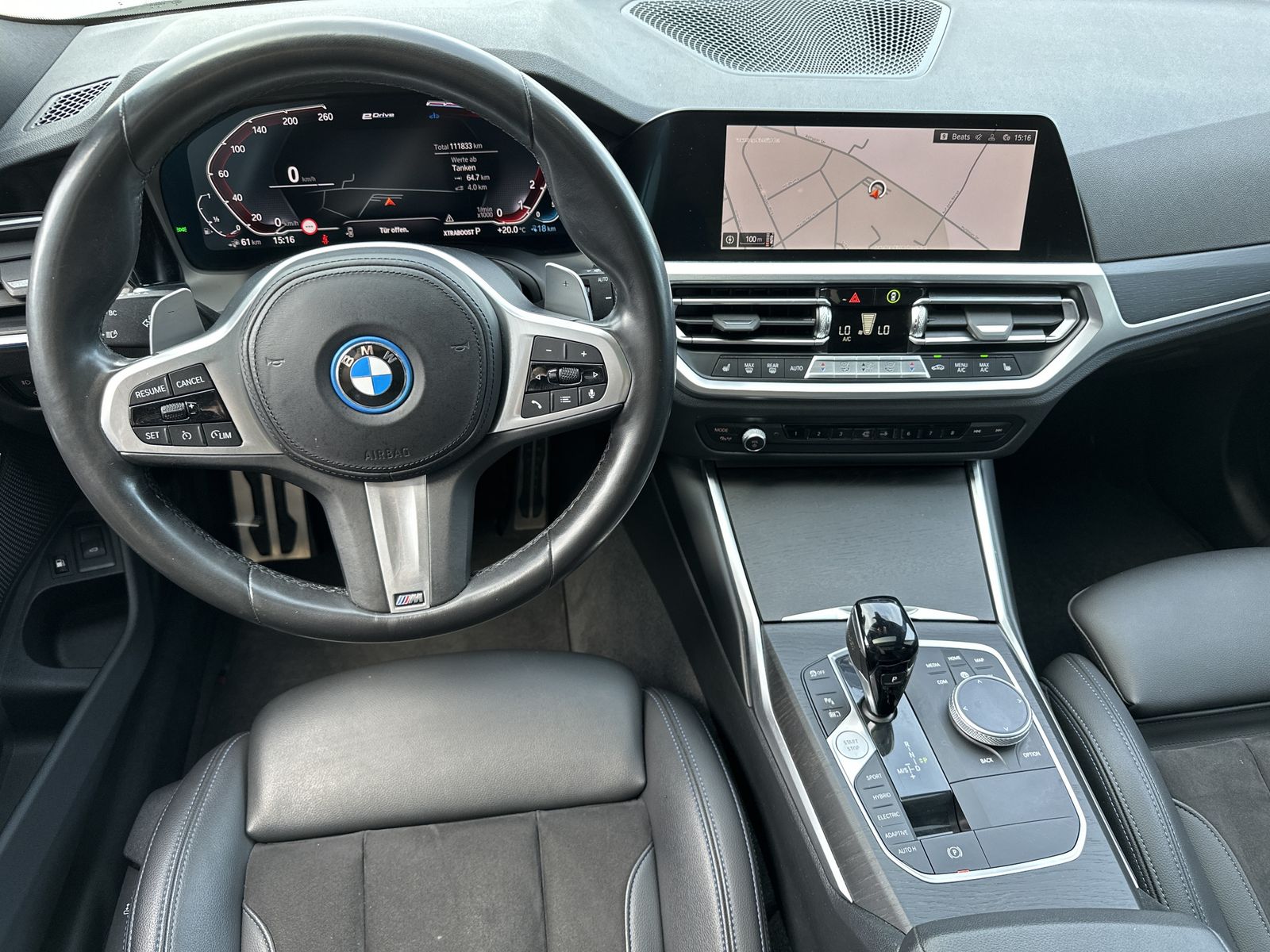 Fahrzeugabbildung BMW 330e Touring xDrive M-Sport NAV+LED+AHK+PANO+SHZ