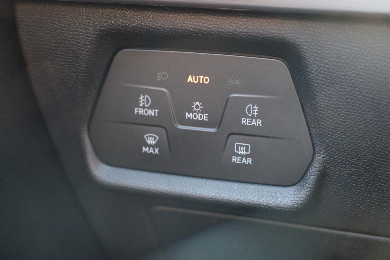 Fahrzeugabbildung SEAT Leon Sportstourer 1.5 eTSI FR *DSG *AHZV