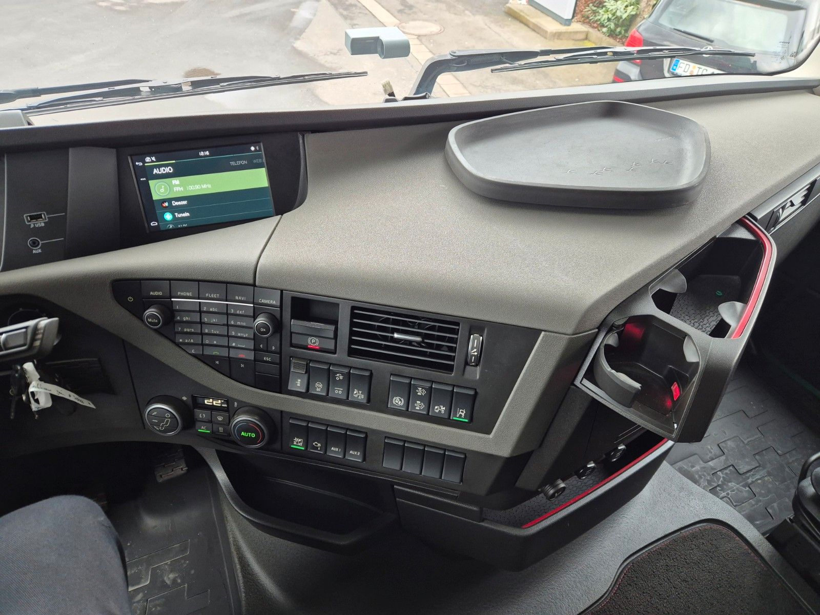 Fahrzeugabbildung Volvo FH 500 Heckkran MKG HLK341SHP Funk AHK