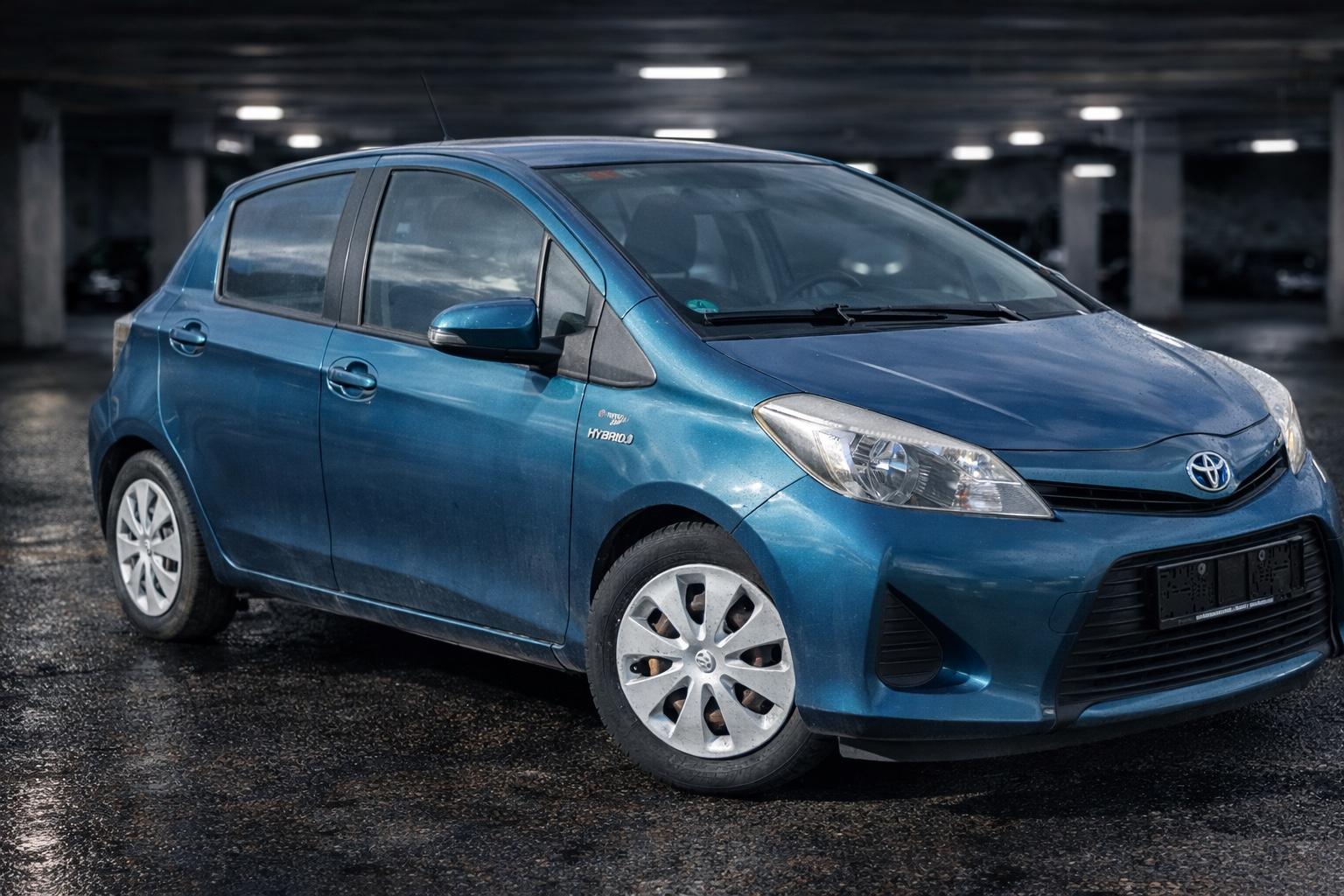 Toyota Yaris Hybrid Life