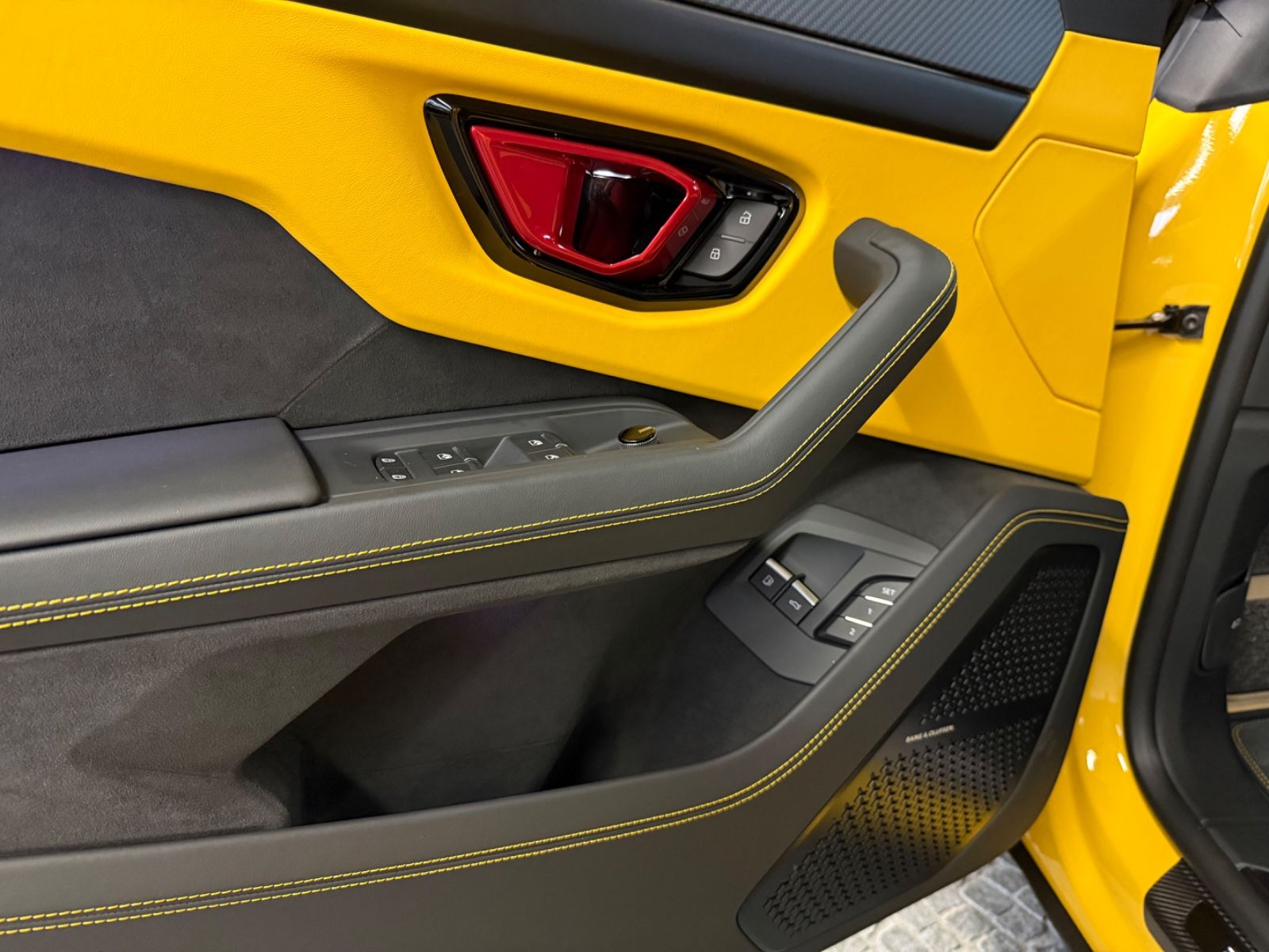 LAMBORGHINI Urus - 22