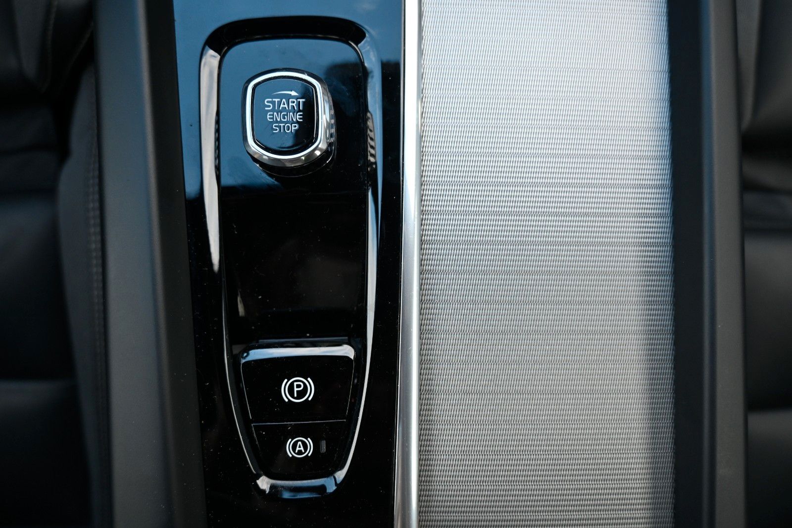 Fahrzeugabbildung Volvo XC60 T8 AWD Polestar Engineered Plug-In Hybrid