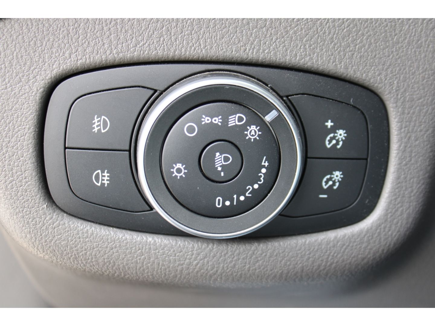 Fahrzeugabbildung Ford Tourneo Connect 1.5 TDCi Xenon Navi PDC RFK AHK