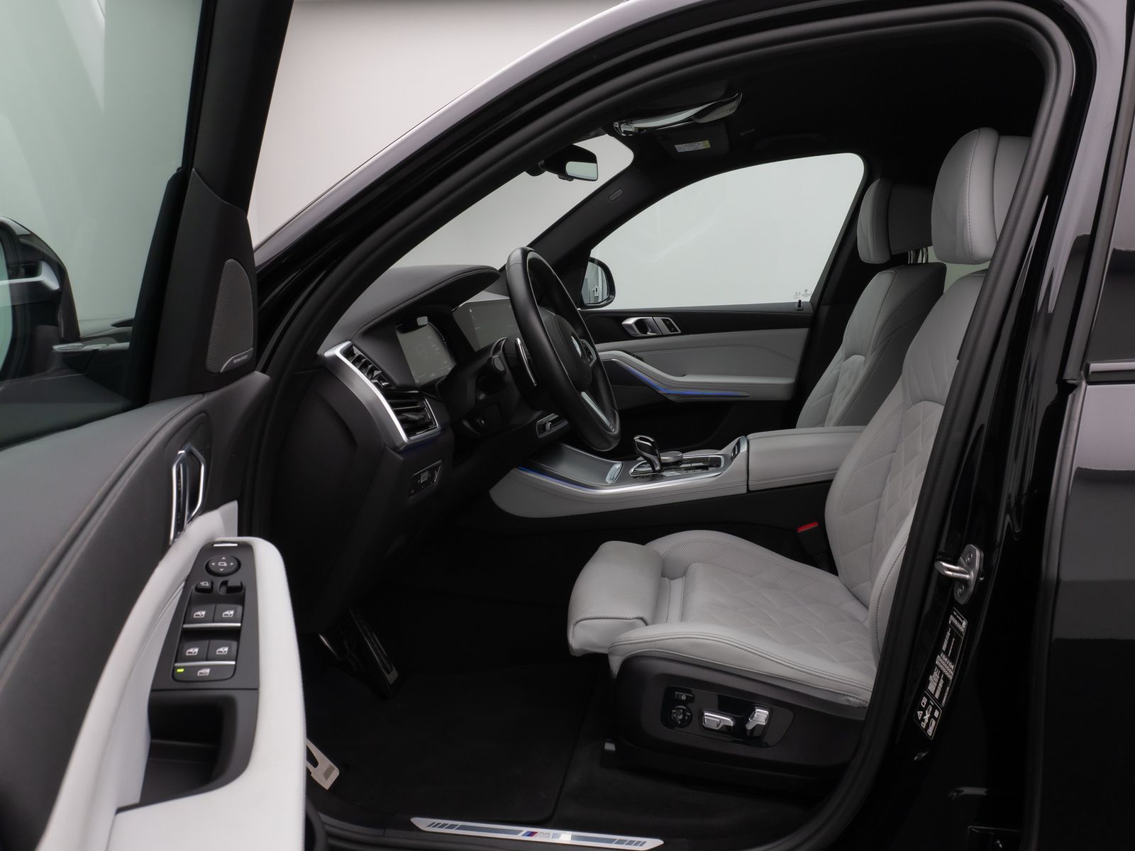 Fahrzeugabbildung BMW X5 xD30d M Sport 360°HUD DAB H/K ACC Komfort 21"