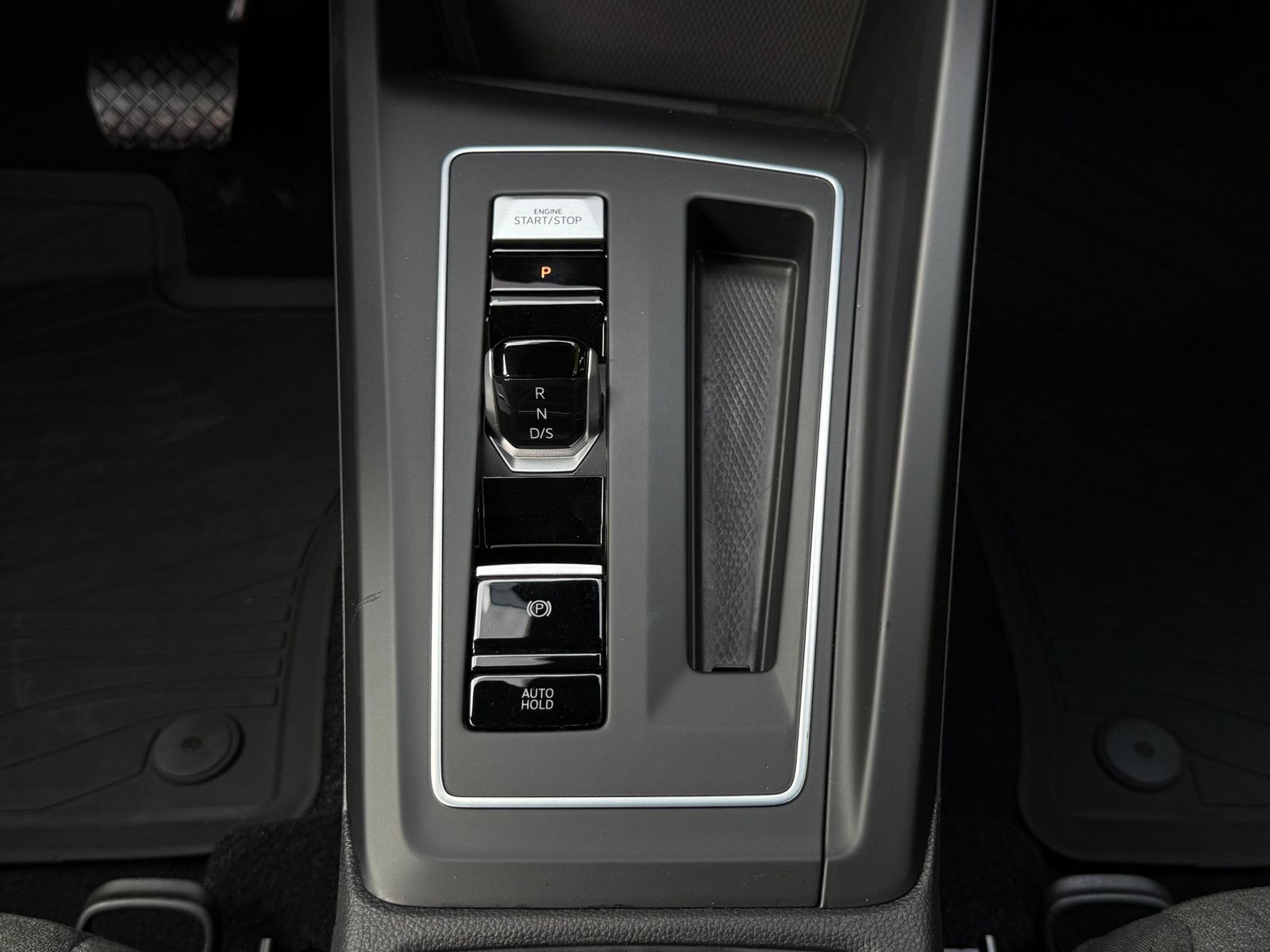 Fahrzeugabbildung Volkswagen Golf 2.0 TDI DSG Goal LED+KAM+ACC+SHZ+CARPL+AMBI