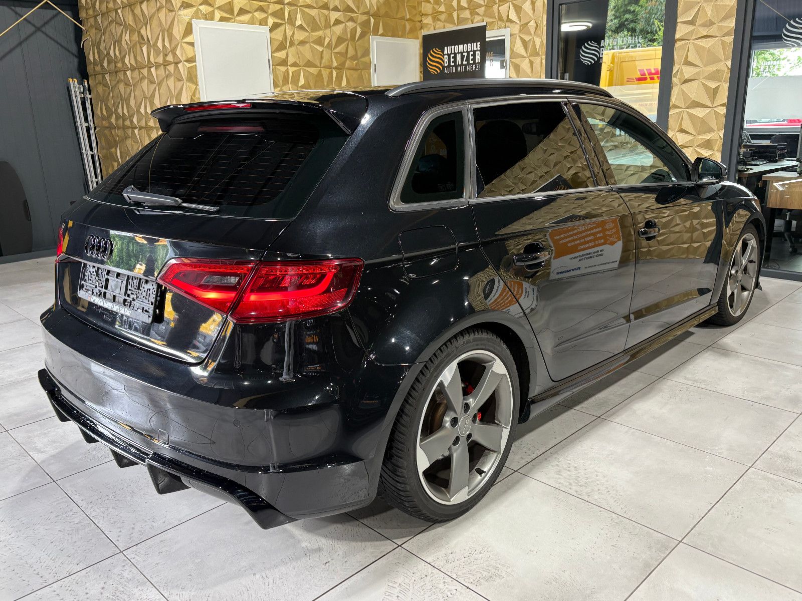 Fahrzeugabbildung Audi A3 Sportback S-line Sportpaket/PDC/SHZ/KLIMA/