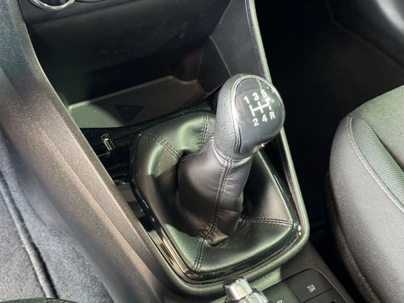 Fahrzeugabbildung Ford Fiesta Cool & Connect/APPLE/8-FACH/SZHZ/