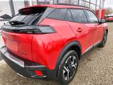 Peugeot 2008 Hybrid 145 Allure e-DSC6 - Peugeot 2008: 1.2